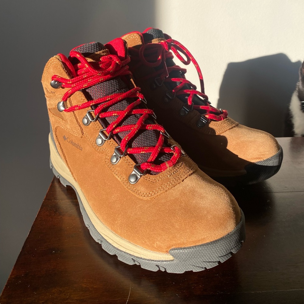 Never been worn Columbia hiking shoes.